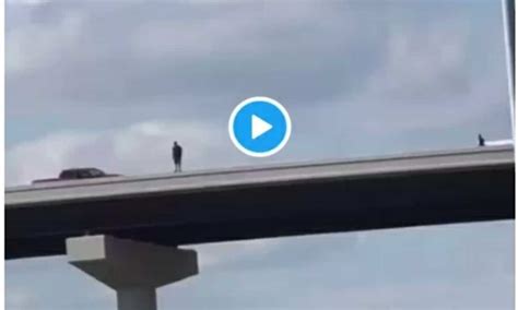 A disturbing video showing a man jumping off a bridge in Memphis, Tennessee has gone viral. . Man jumps off bridge 2022